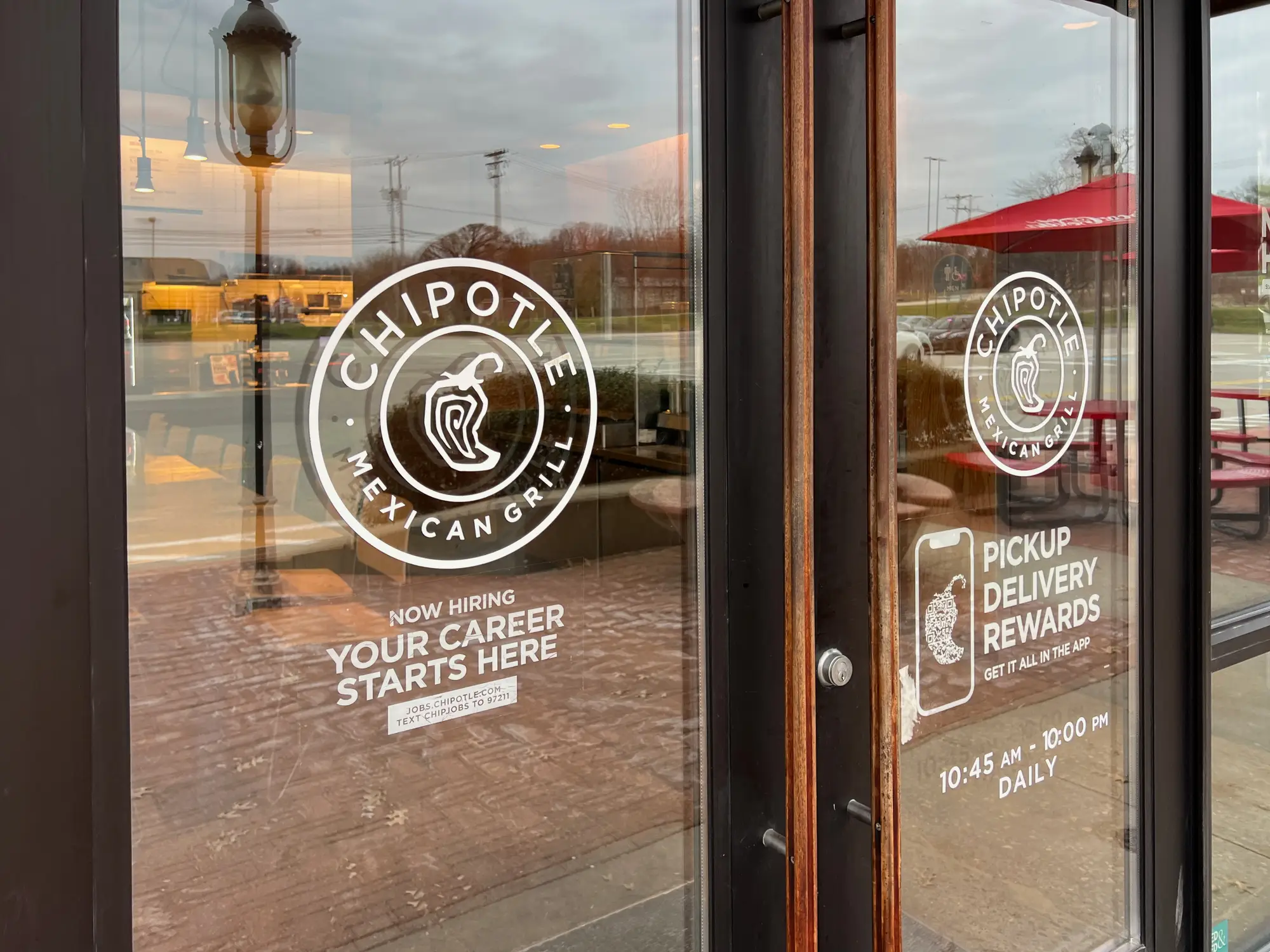 Chipotle and Qdoba recalled their jalapeño products (bgwalker / Getty)