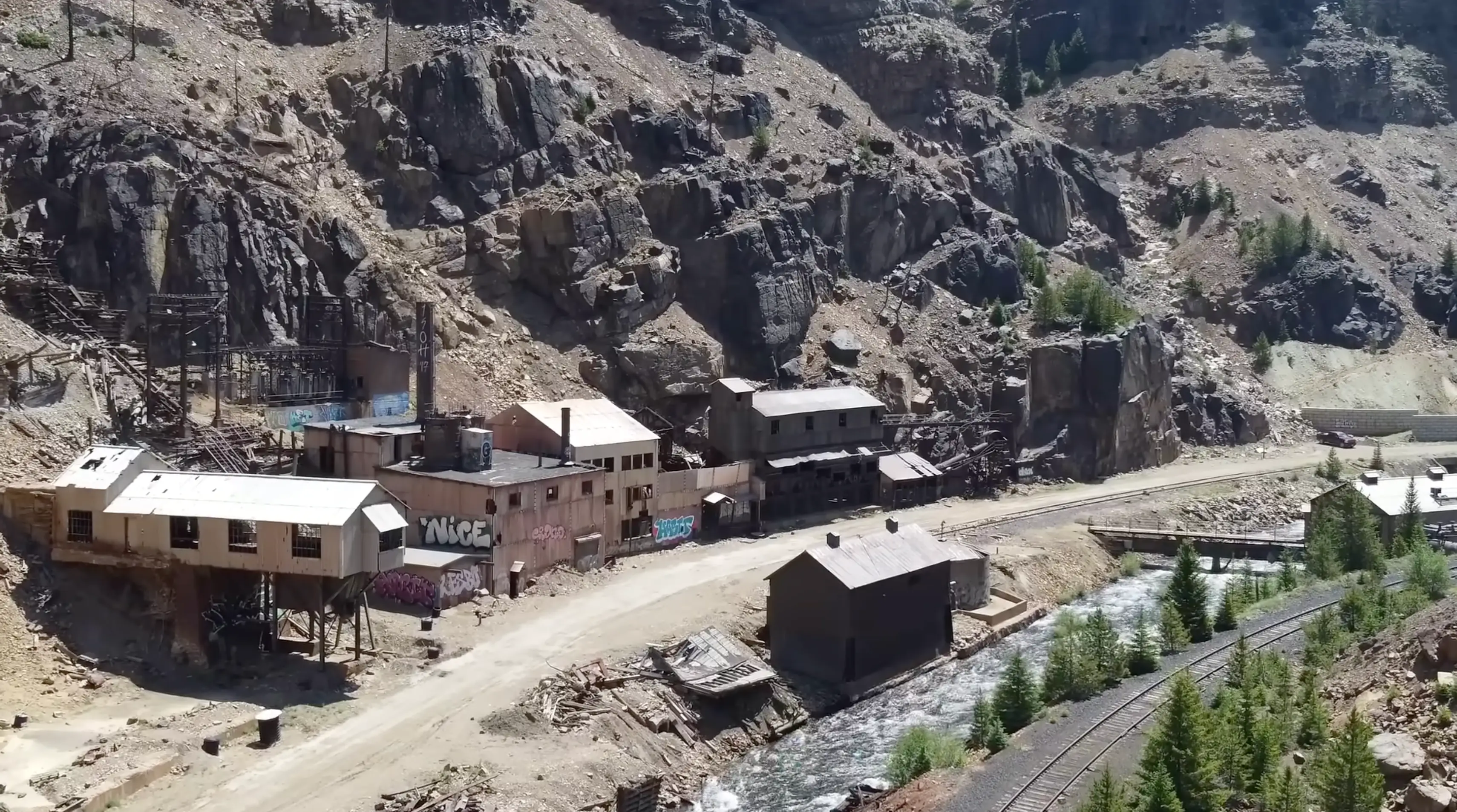 Residents fled their homes in 1984 and never returned (YouTube / @ExploringtheUnbeatenPath)