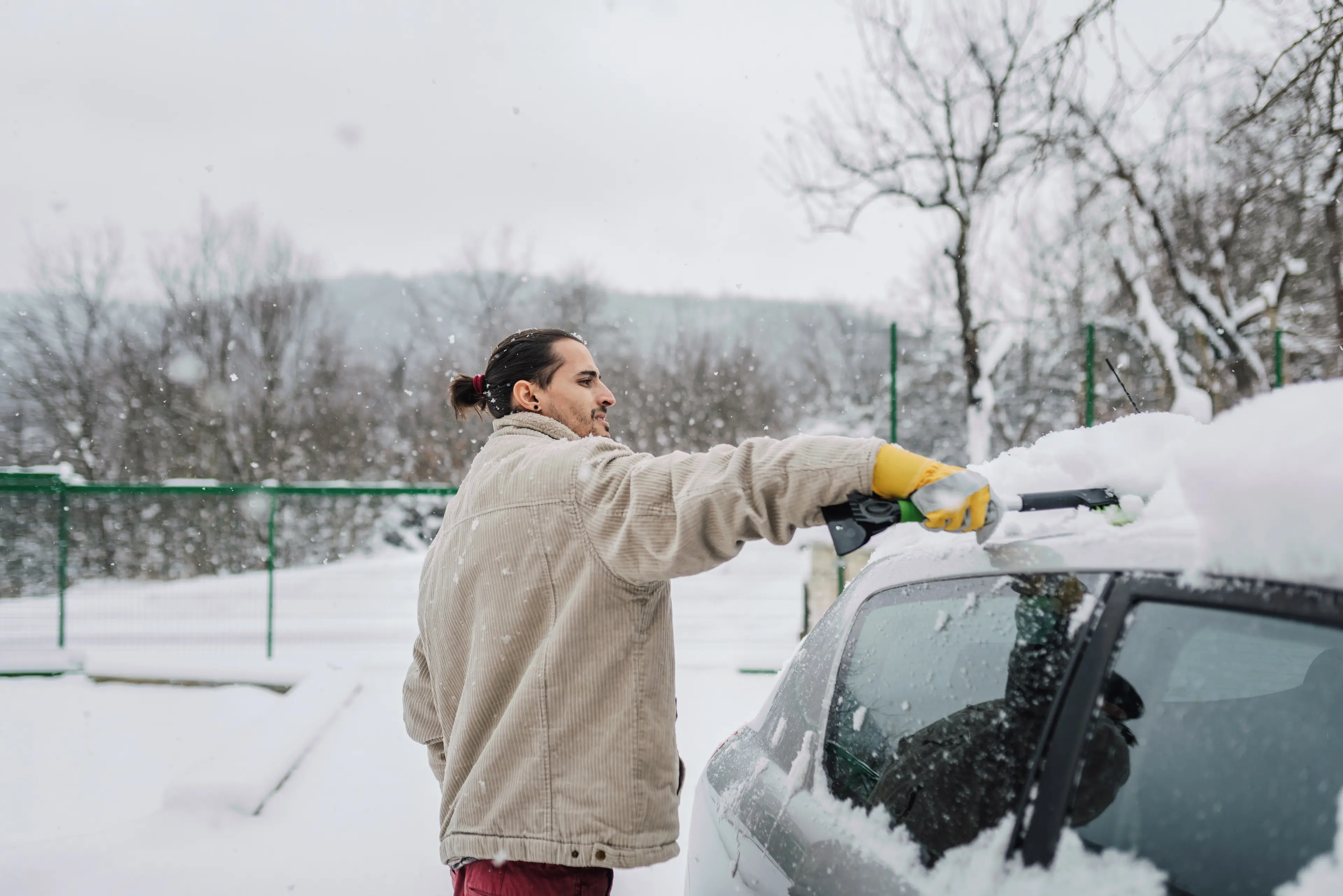 There are plenty of common mistakes when it comes to defrosting your car (Vasil Dimitrov / Getty)