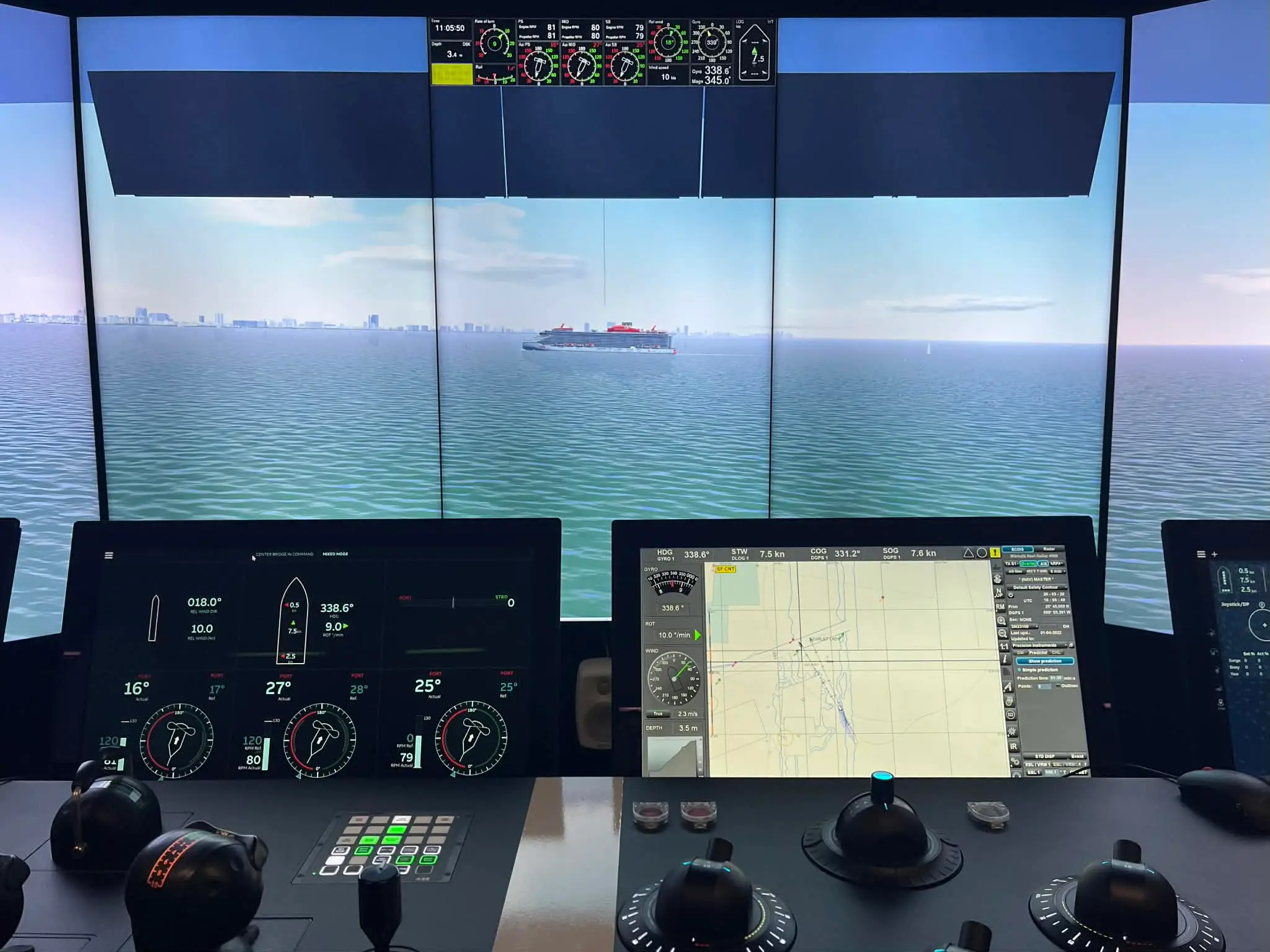 The high-tech simulator which is used to train up ship crew (UNILAD Tech)