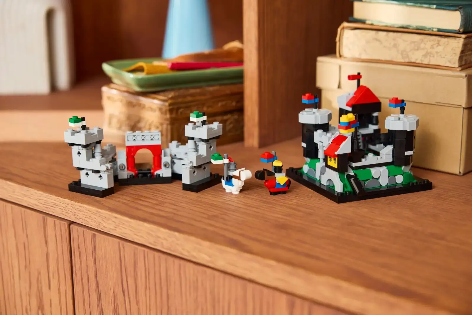 The mini knight's castle was included as part of the gifts with purchase (LEGO)