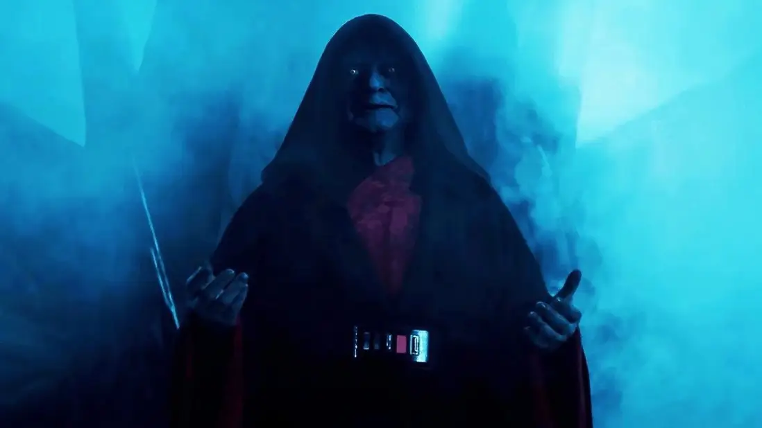 Star Wars shows us moment Palpatine cheated death, but fans are more confused than ever
