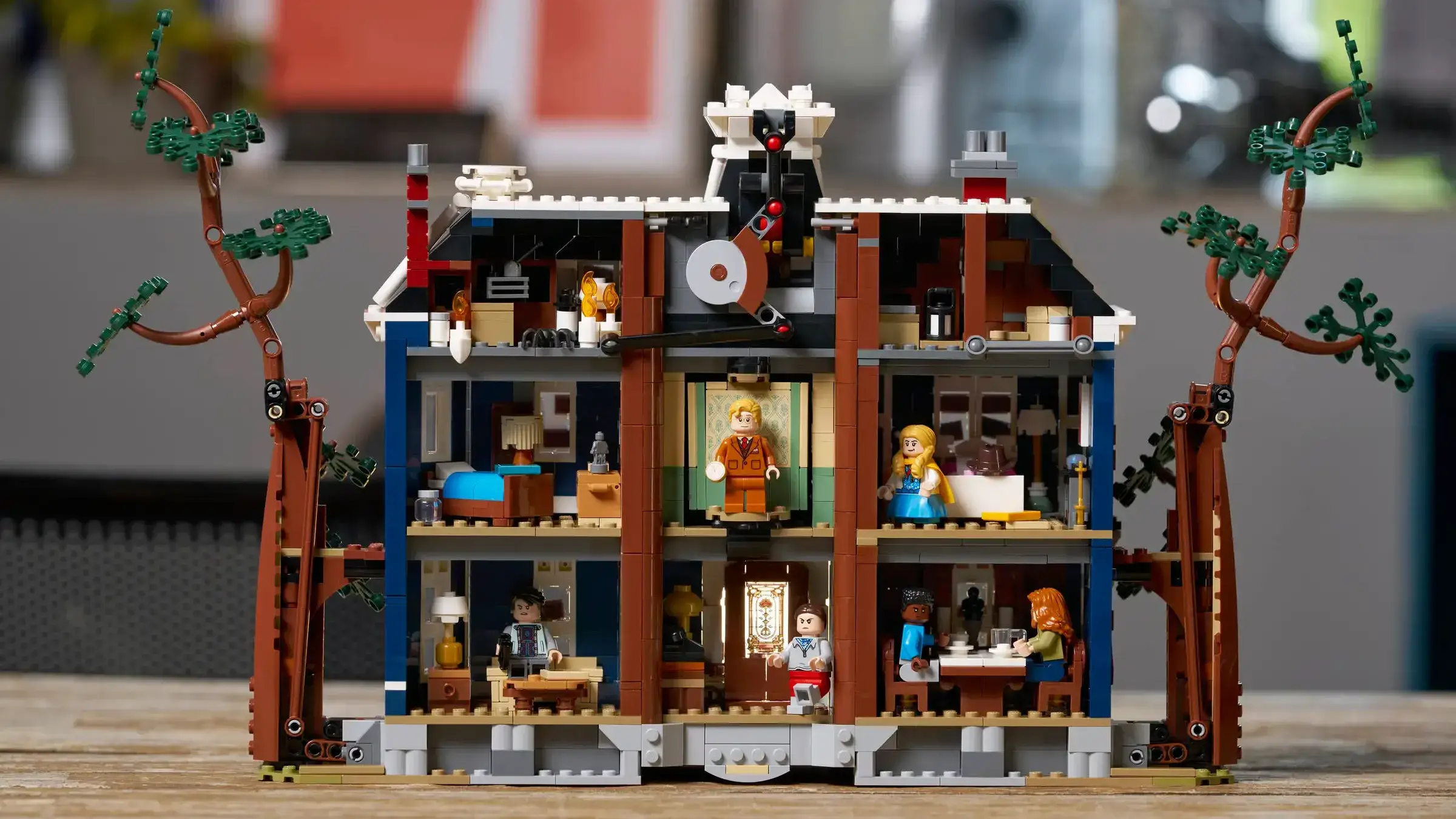 LEGO Fans Share Secret Hack to Secure Stranger Things Creel House GWP