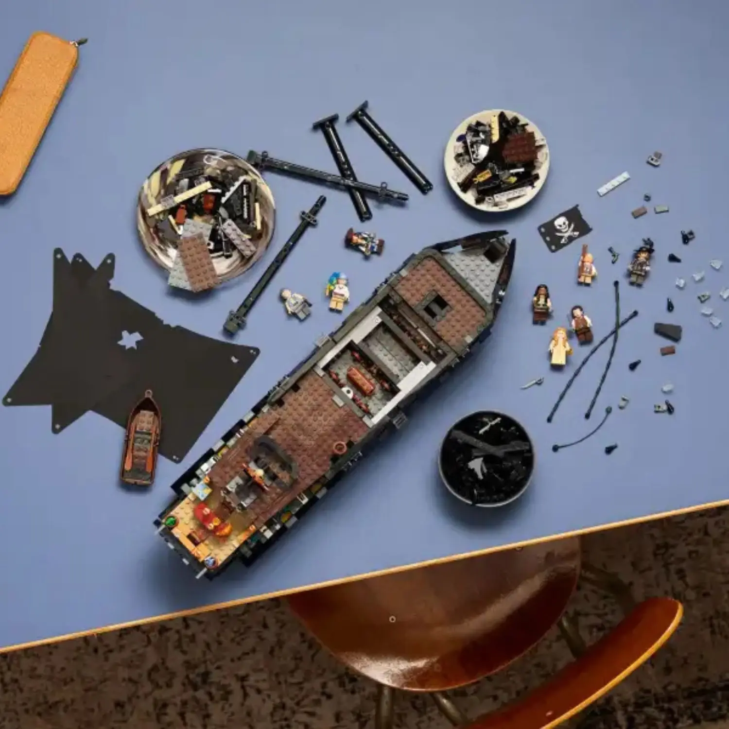 The stunning set features elements like a hidden captain's quarters and a detachable rowing boat (LEGO)