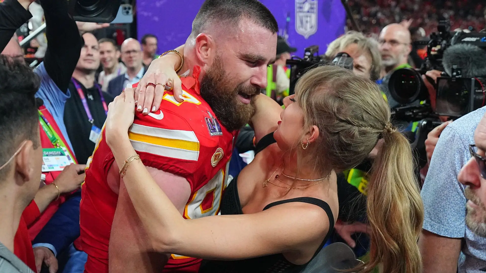 Taylor And Travis Won’t Be Cosplaying As Prom King And Queen At The Met Gala