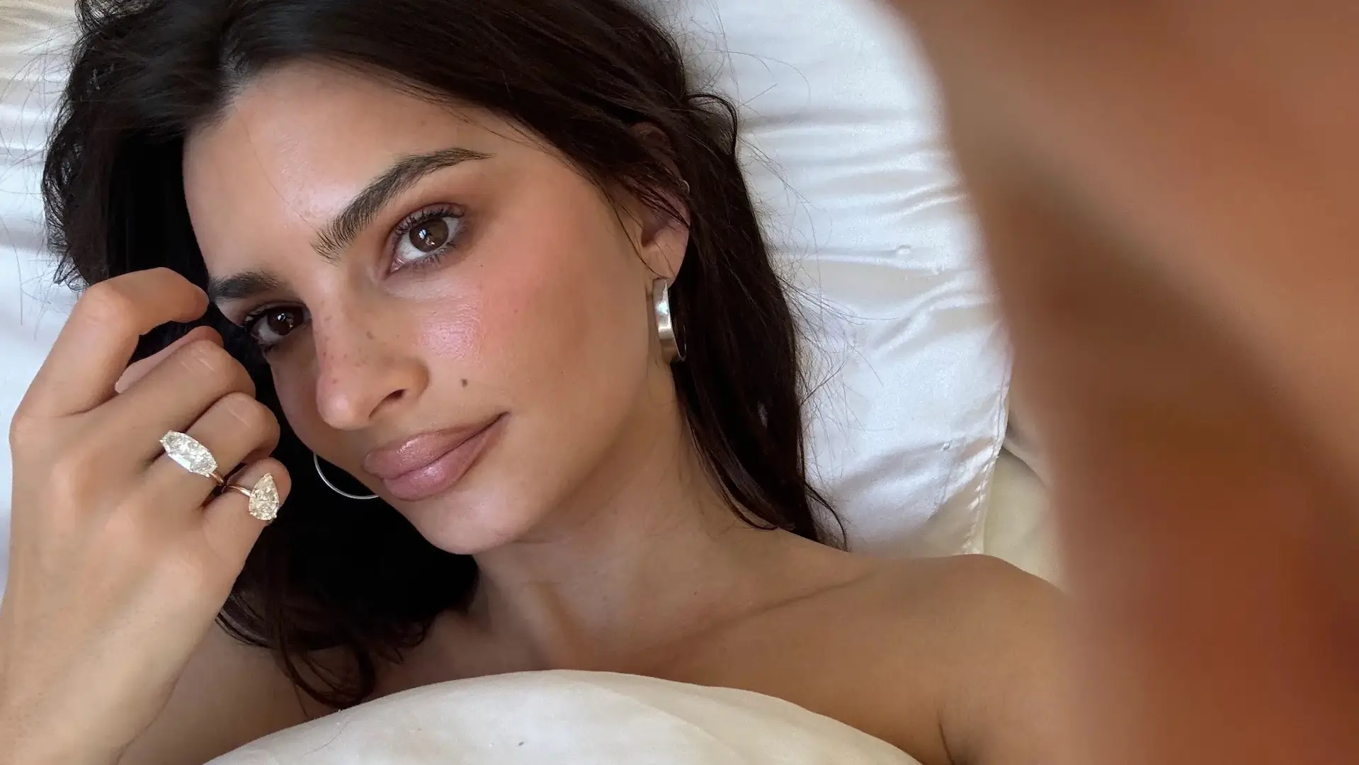 EmRata Turned Her Engagement Ring Into “Divorce Rings” And We’re Obsessed