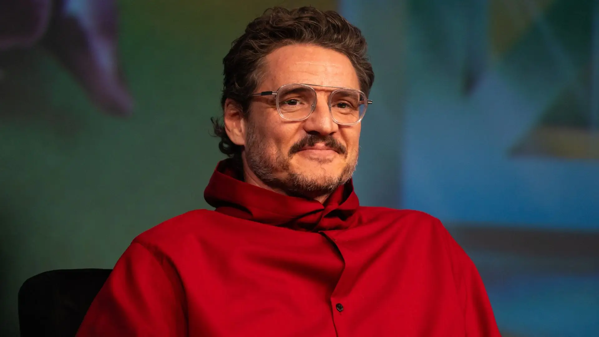 Pedro Pascal Is Super Private About Romance But He Loves To Get ~Close~ To His Co-Stars