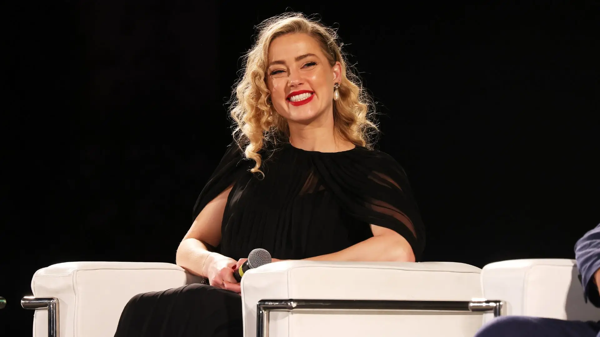 OMG Amber Heard Just Welcomed Twins! Who’s The Baby Daddy?