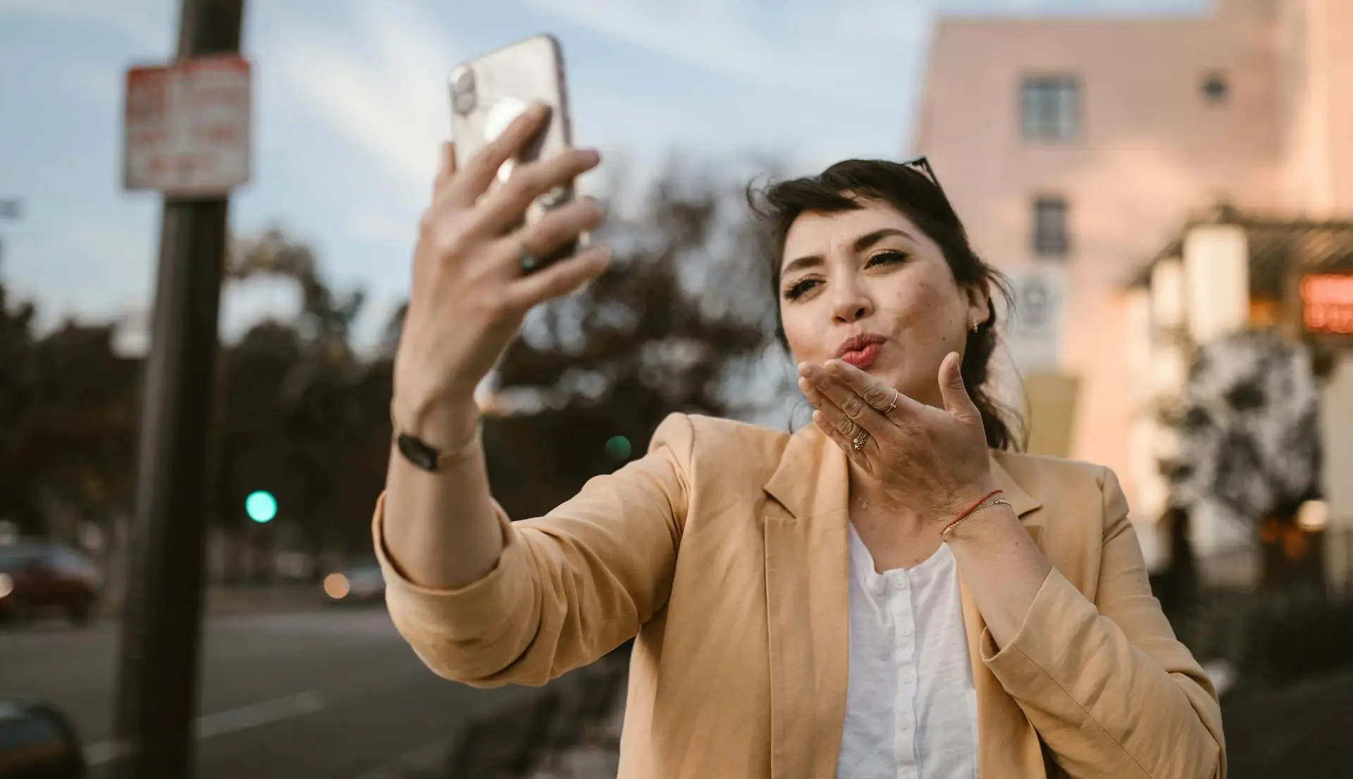 How To Keep The Intimacy Alive In Your LDR Without Spending All Your Money On Flights