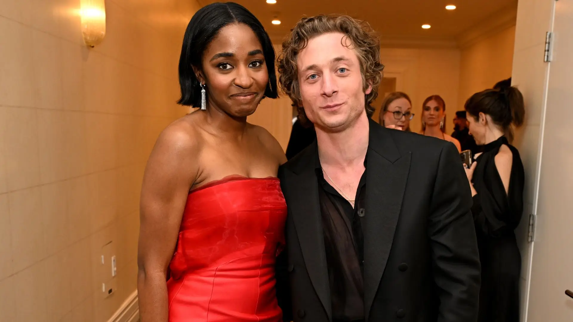 Everybody Calm Down, Ayo Edebiri And Jeremy Allen White (Probably) Aren’t Dating