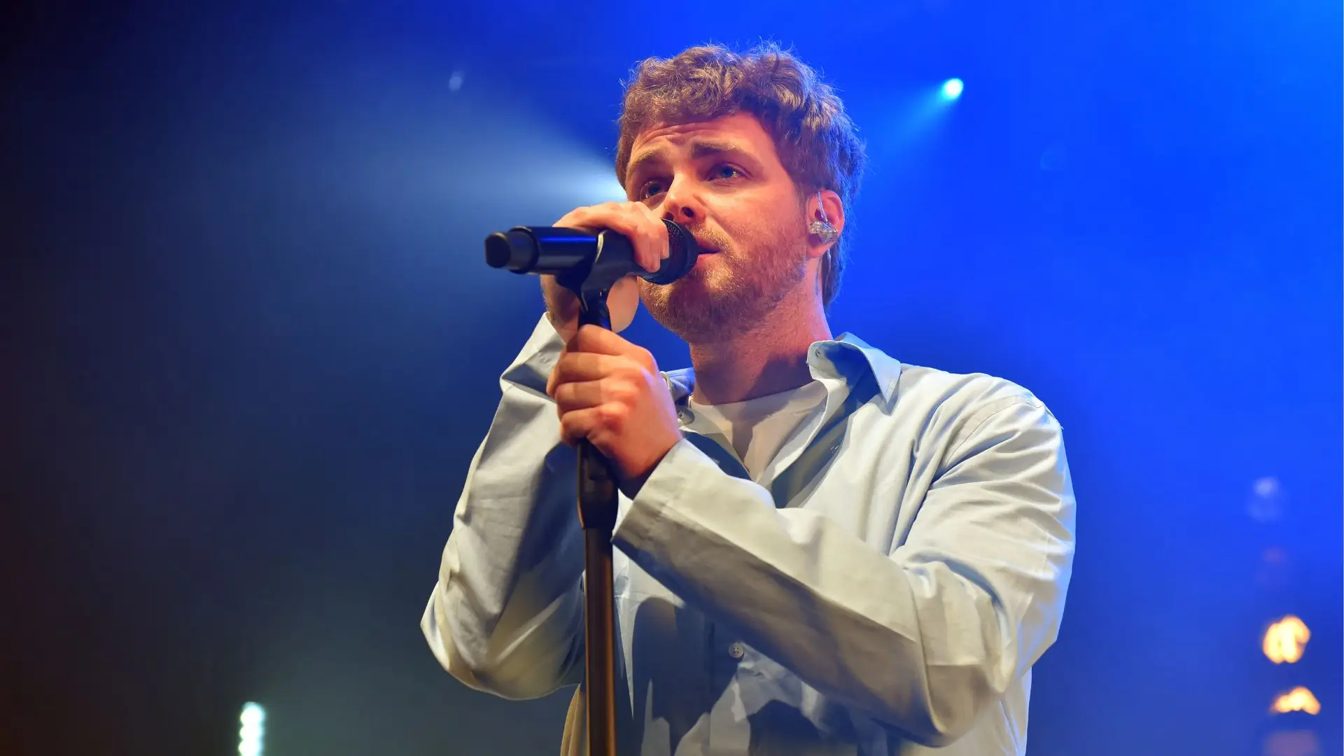 Alex Warren And His Super Vulnerable Music Are Having A Moment