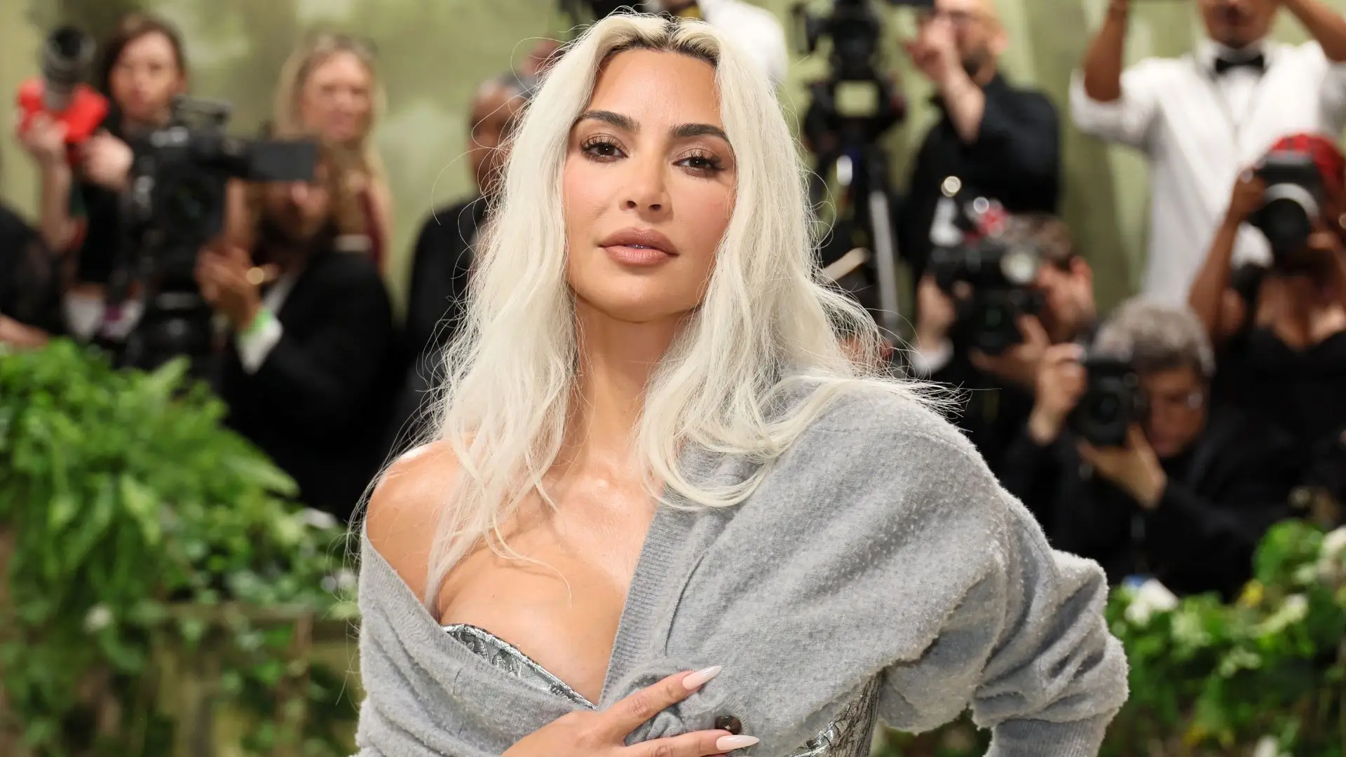 Kim Kardashian’s Look At The Met Gala Defies The Laws Of Physics