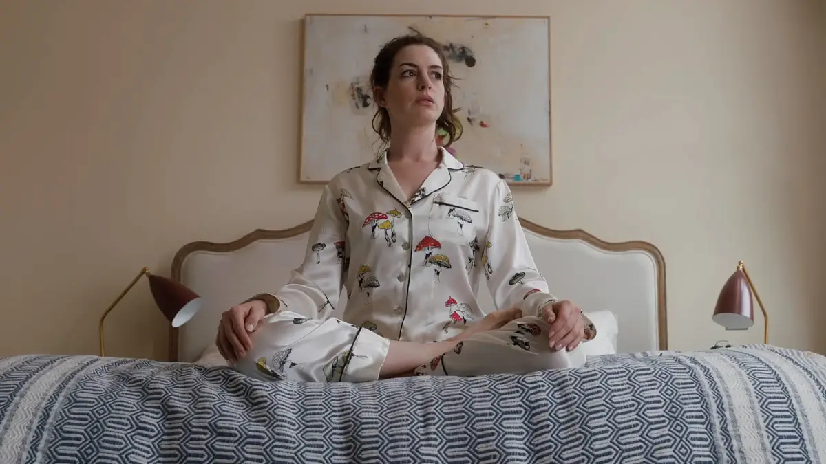 Anne's character Linda is seen unravelling in the heist movie (